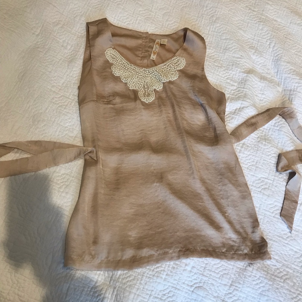 Sleeveless pink top with pearl detail Sz M